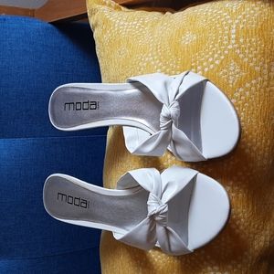 Size 10M White Moda Slides